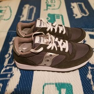 NWOT Women's size 9 saucony shoes